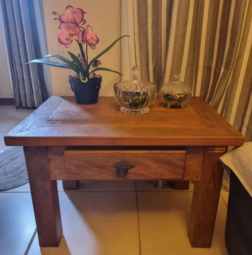 Mesa de centro de madeira maciça