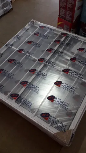 Bonita e segura janela alumínio com grade branca e vidro a vista 1x1 R$399,90