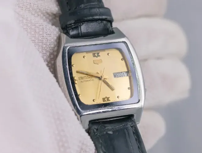 Relógio vintage Seiko 5 TV day date automático