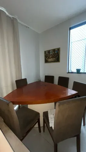 Vendo Mesa Com 6 cadeiras