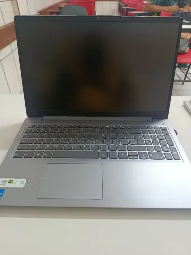 Portátil Lenovo IdeaPad 3 | Intel Core i5 11.ª Geração | 8 GB RAM | SSD 256 GB