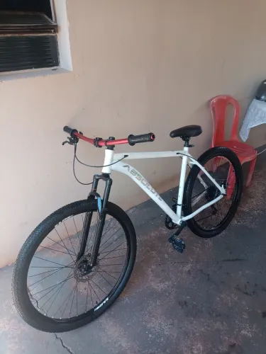 Bike Absolute Aro 29 + Tranca Inclusa | Freio a Disco |<br><br>Excelente Estado
