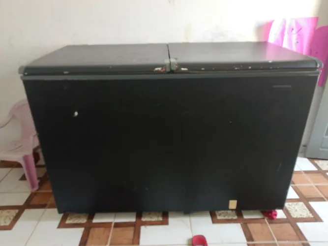 Vende-se um freezer