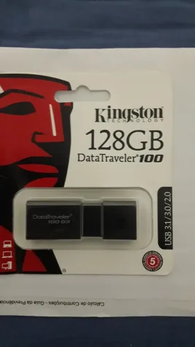 Armazenamento rápido e confiável para seus arquivos. Kingston DataTraveler 100, 128GB.