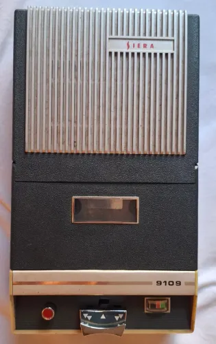 Gravador k7 antigo, marca Philips, modelo siera Austria 9109, década de 70, com 