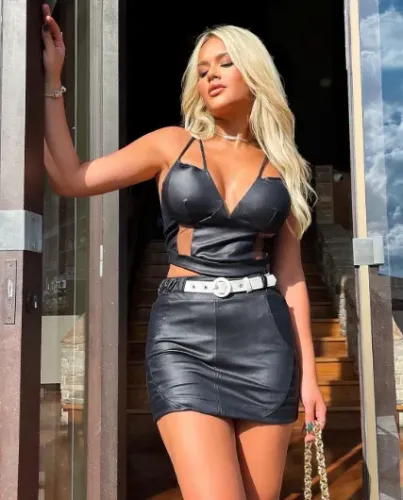Conjunto Cropped e Saia Courino