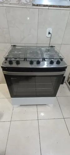 Vendo um fogão 5 bocas Eletrolux  Perfectcook   pouco tempo de uso e funcionamento.