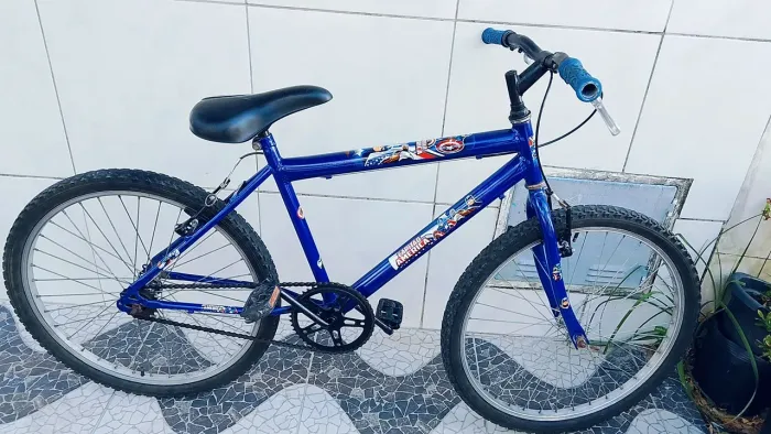 Bicicleta aro 24 semi nova completa pra menino de 10 anos pra cima 