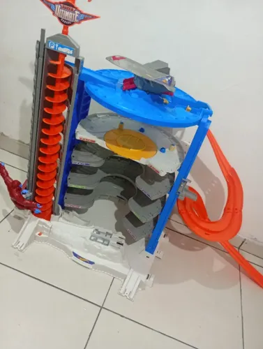 PISTA HOTWEES ( FALTA UMA PARTE DELA DE LADO)