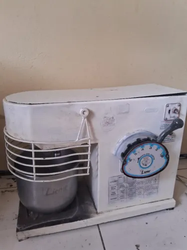 Batedeira industrial lieme, rolo de massa eberle e forno cristal aço 