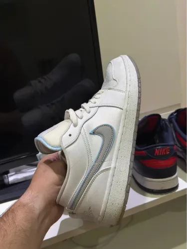 Nike jordan 1 low