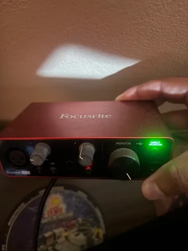 Interface de áudio focusrite geração 3 troco na pedaleira matribox 2