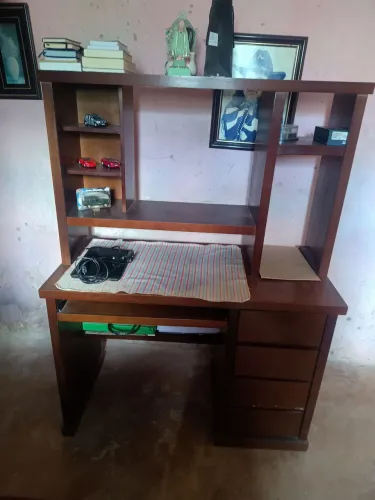 Estante para computador.