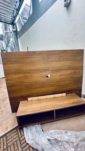 Rack suspenso com painel pra TV