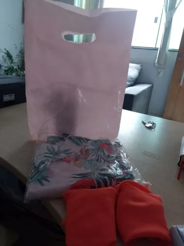 Sacolinha com produtos 