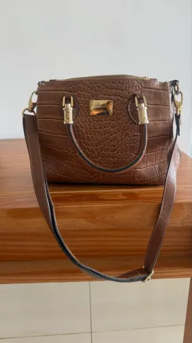 Bolsa em couro legítimo