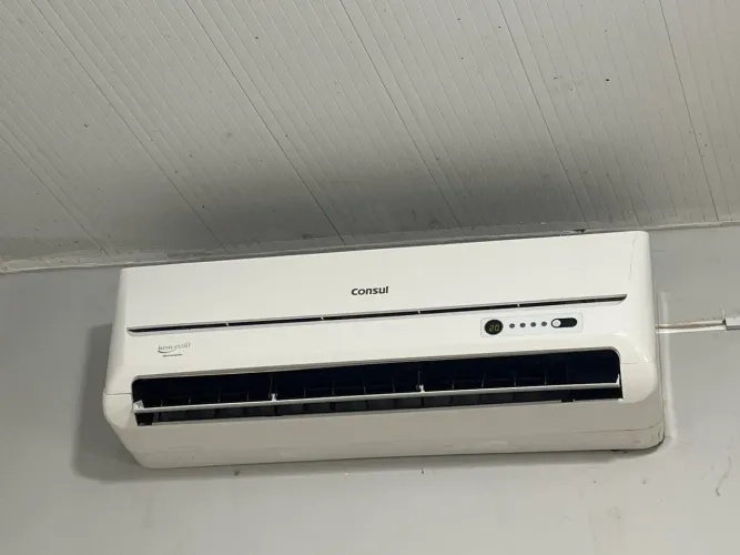Vendo esse ar-condicionado, valor negociável