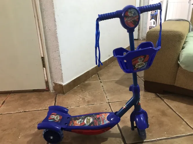 Patinete azul