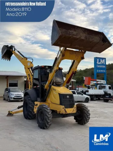 Retro Escavadeira New Holland B110 4x4 completa ano 2019