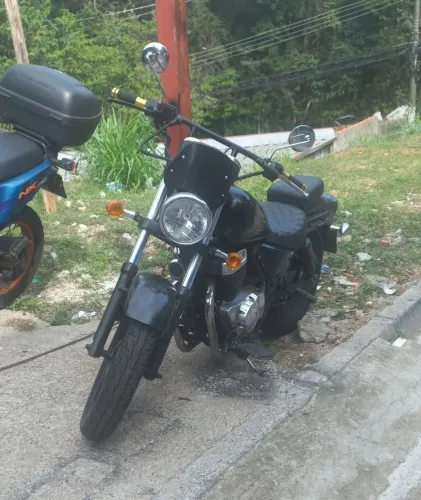 Fym 250 moto custon muito bonita 