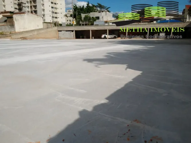 ALUGA-SE Terreno com 2000m2 livre , mais banheiros e vestiários com parte coberta .