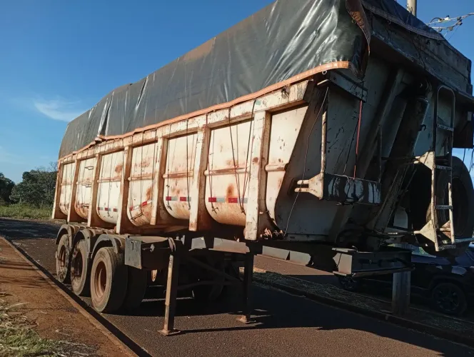 Carreta caçamba