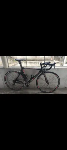 Bike speed road, quadro e garfo de carbono, grupo sram 10v, rodas vzan. Pronta para rodar.