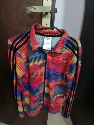 Casaco feminino adidas. Resido em santa cruz rj.