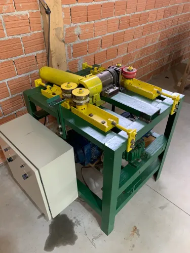 Trefiladeira/Torno Tubular e Lixadeira Dupla