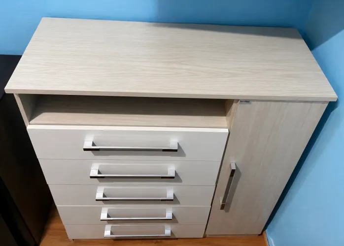 Cômoda mdf com 5 gavetas + 1 porta