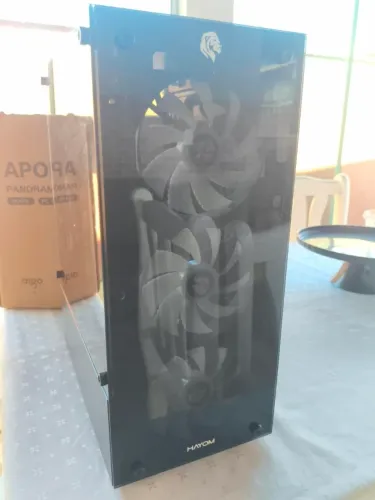 Gabinete Gamer Hayom frente e lateral vidro - Estado de Novo