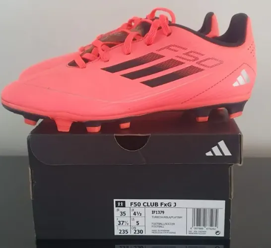 Chuteira de campo - Marca Adidas - Tamanho 35