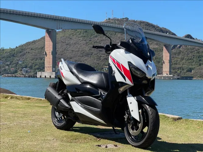 YAMAHA XMAX ABS