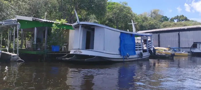 Barco de madeira vendo ou negócio com lancha meno mas volta