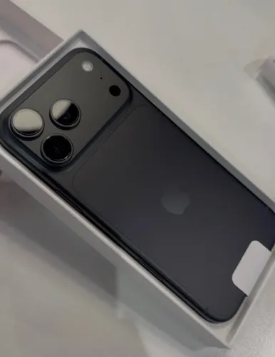 Troca Iphone 18 pro max 256gb preto pelo bordô