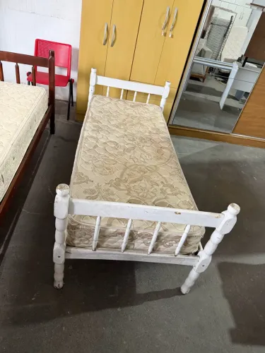 Cama de solteiro usada