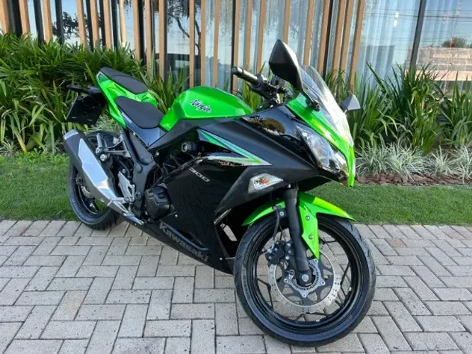 Ninja 300 sem detalhes, c/ 12.300 km !!