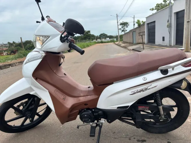 Moto semi nova 