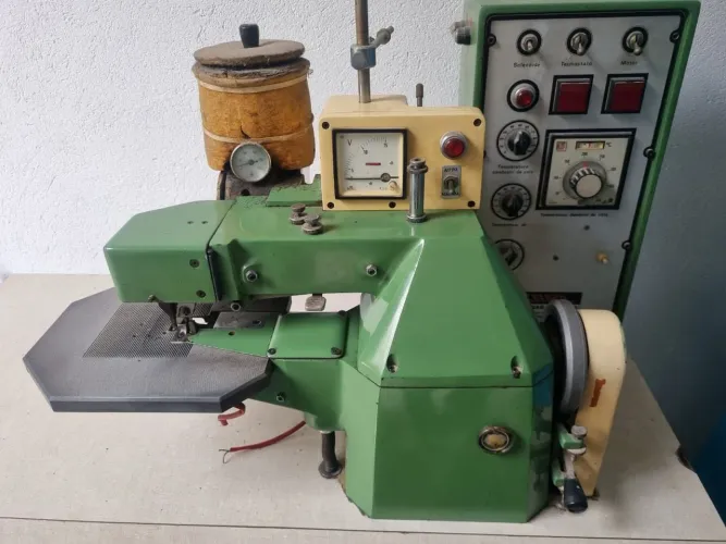 Maquina de dobrar palmilha 