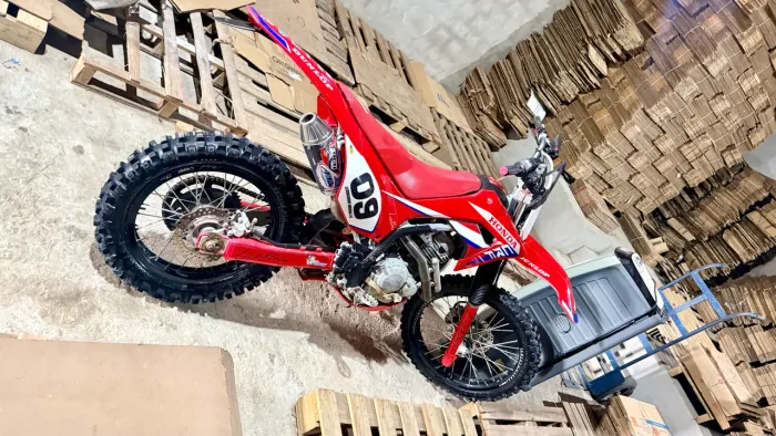 Crf 250 novíssima 2019 partida elétrica ,injeção , pneus zero toda revisada