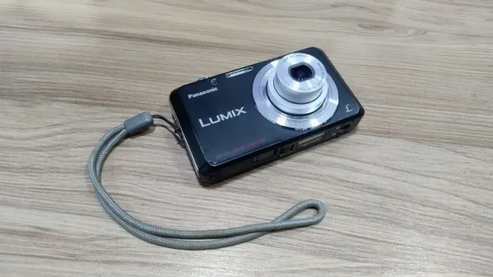 Lumix DMC FH4