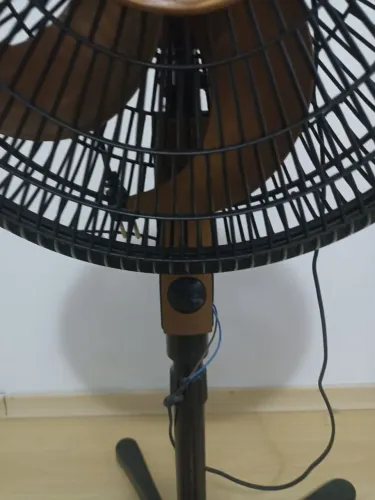 Vendo um ventilador de coluna com 4 meses de uso