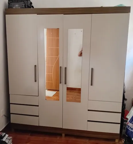 Vendo um guarda roupa,e um rack semi novo