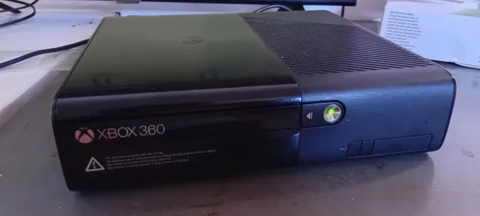 Vendo  um xbox 360 Funcionando perfeitamente 