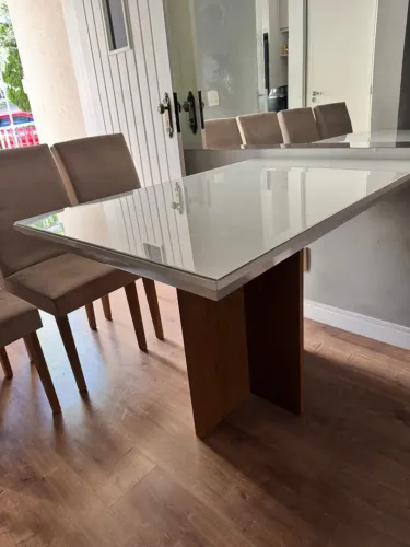 Mesa de jantar com 4 cadeiras