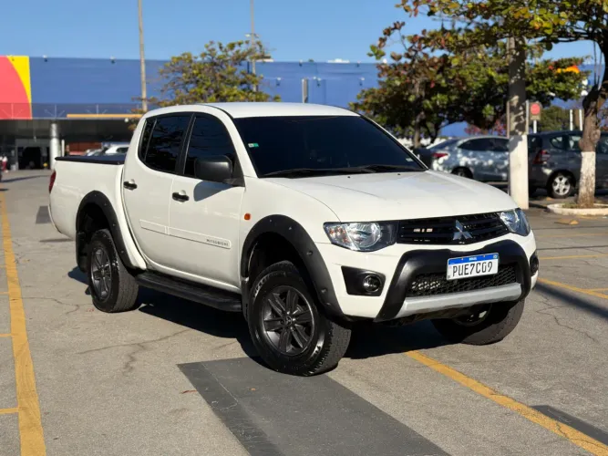 Mitsubishi L200 Triton GL 3.2 CD TB Int. Dies. Mec. 2015