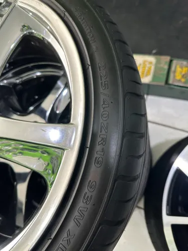 Jg Roda Cromada Aro 19 5x100 + Pneu 225/40/19 Delinte