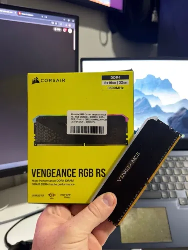 Memória RAM Corsair Vengeance 16GB, DDR4, 3600MHz, RGB RS