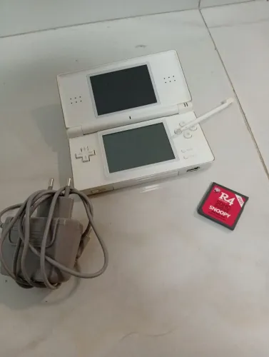 Nintendo ds lite com carregador e r4(SDcard) com carregador