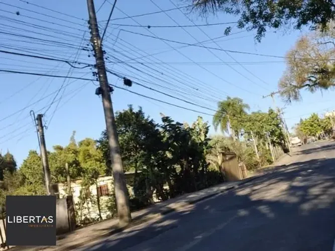 Terreno em Porto Alegre, no bairro Vila Nova, à venda.